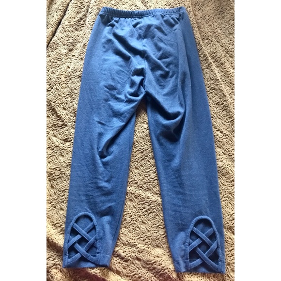 Capri Crop Leggings - Picture 2 of 5